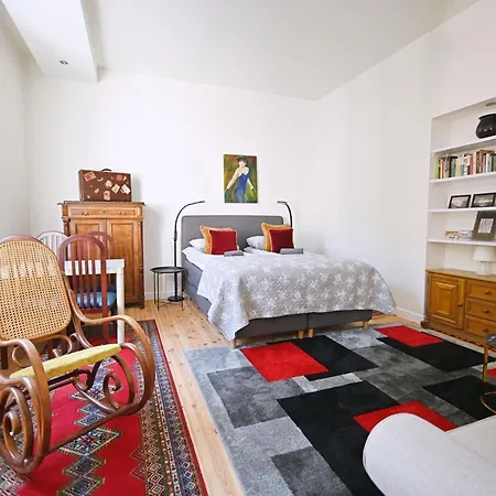 Beige And Red 3city In By Renters * Sopot