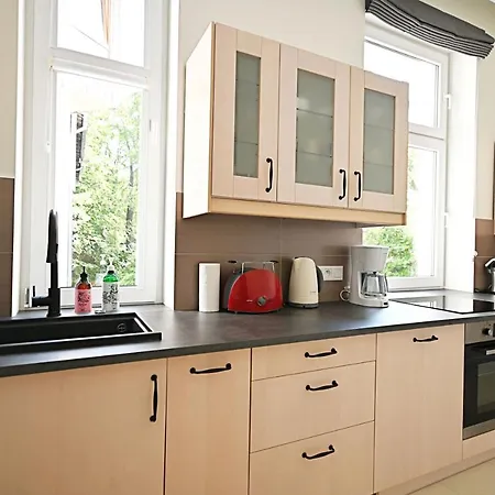 Beige And Red 3city In With Outdoor Parking By Renters