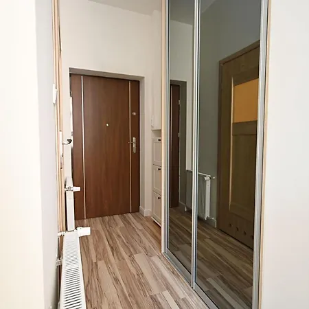 Beige And Red 3city In With Outdoor Parking By Renters شقة *