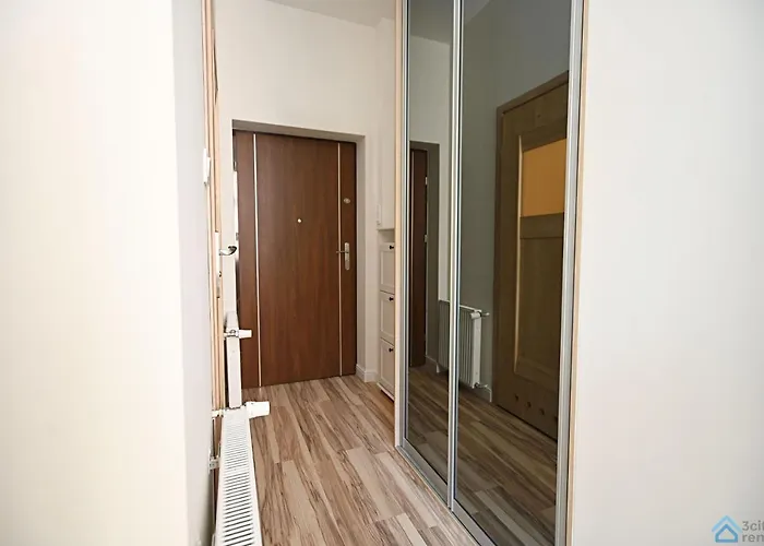 Beige And Red 3city In With Outdoor Parking By Renters Appartement *